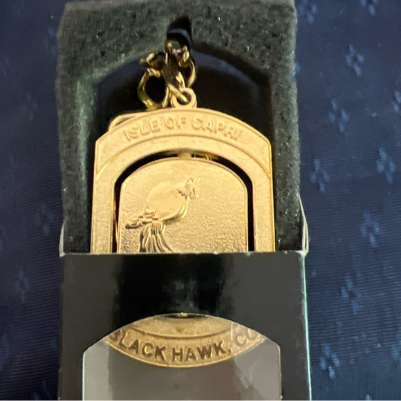 Vintage Isle of Capri Blackhawk Co Goldtone Keychain New In Box - Picture 2 of 7